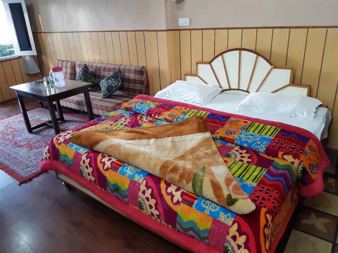 Hotel Savoy - Tap to explore photos