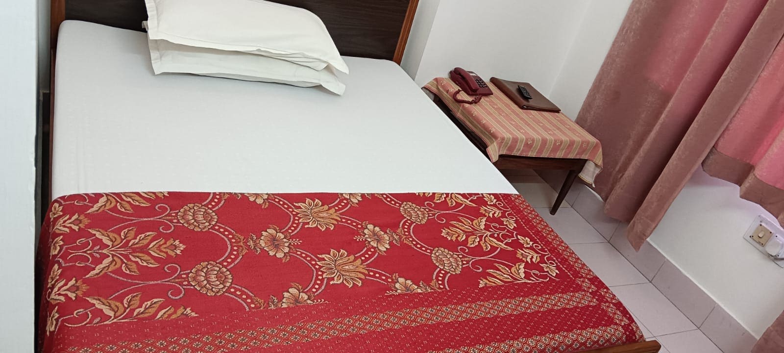 Hotel Abhinandan - Tap to explore photos