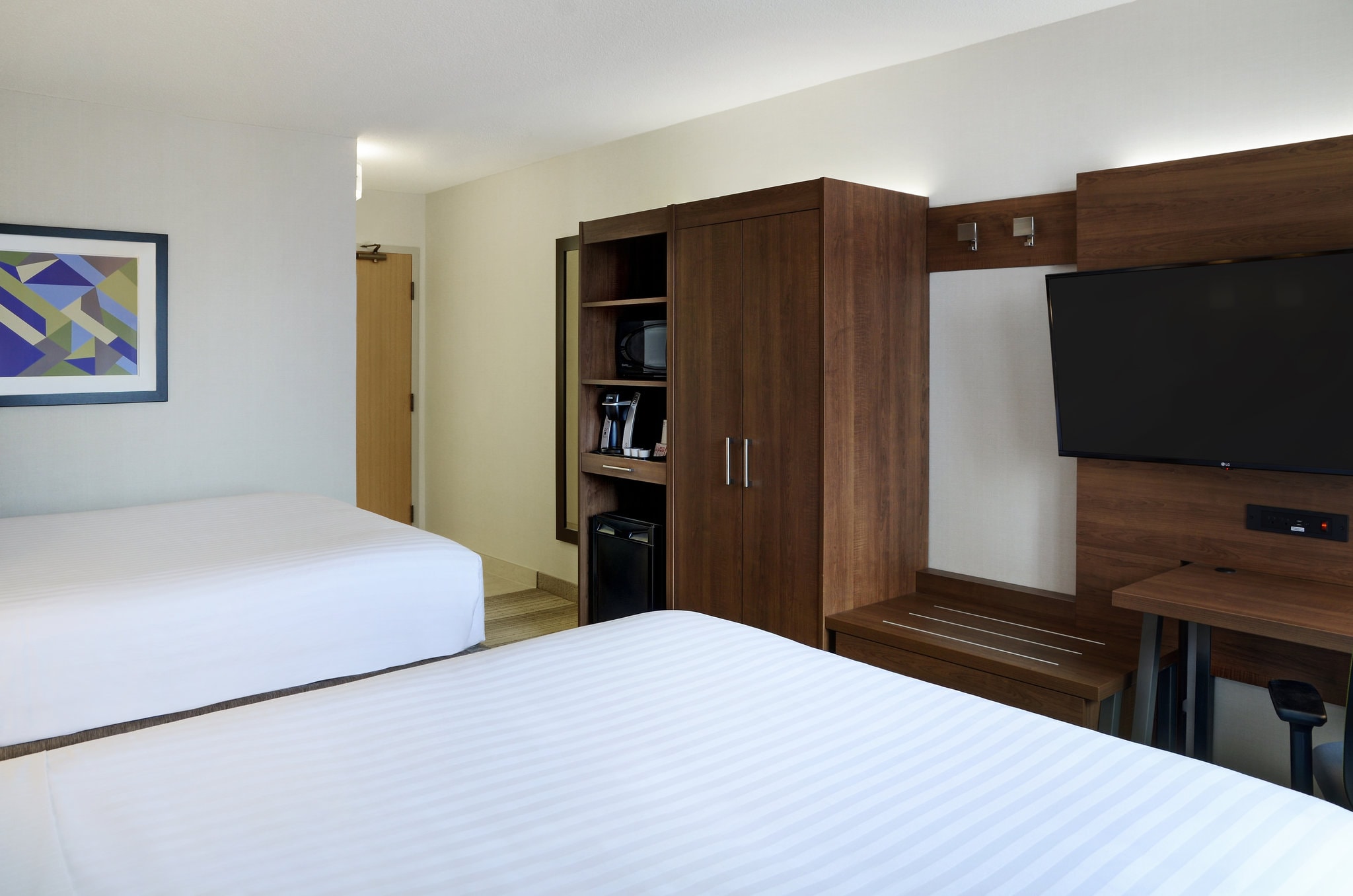Holiday Inn Express Toronto - Downtown - Tap to explore photos