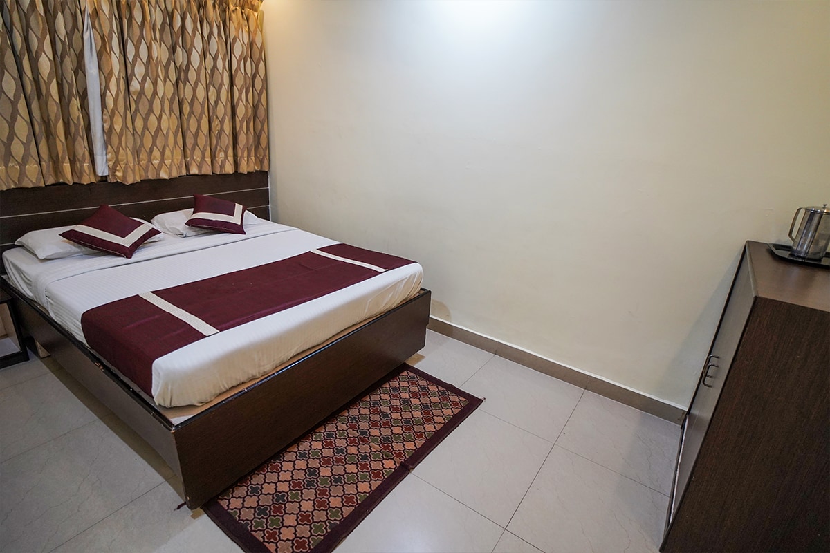 Hotel Prakaash Palace - Tap to explore photos