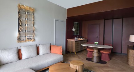 M Room Type - Executive Suite with 1 King Bed