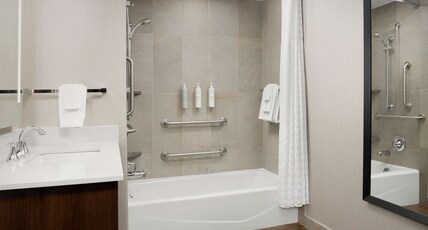 Embassy Suites Springfield Room Type - 2 QN STE MOB HEAR ACC TUB