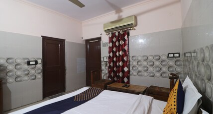 Hotel Shri Ram Residency Room Type - Deluxe Double Room