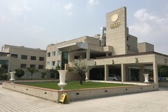 SILVER ESTATE RESORT