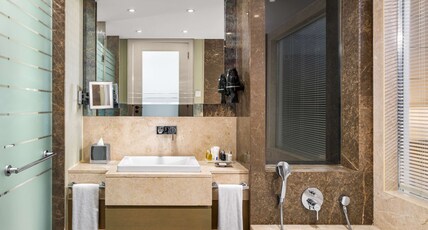 Radisson Blu Hotel, Istanbul Sisli Room Type - Junior Suite - City View amp; Lounge Access