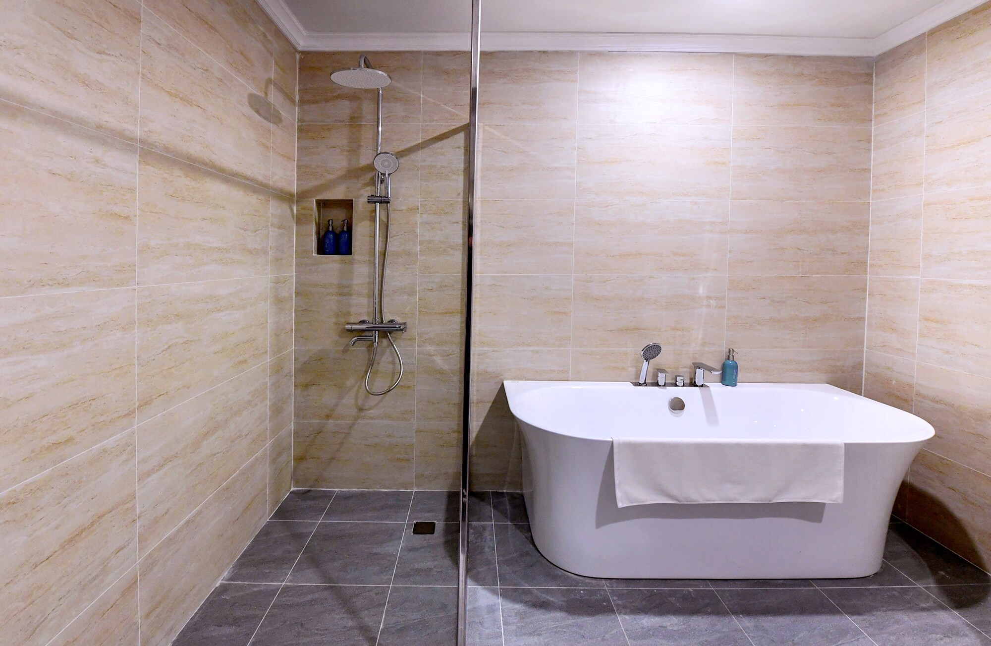 Centara Hotel & Residences Van Don - Tap to explore photos