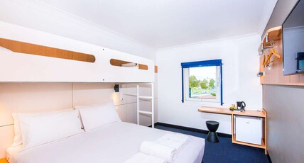 ibis budget Casula Liverpool Room Type - Standard Room with 1 Queen Bed and 1 Single ibis budget Casula Liverpool Room Type - Standard Room with 1 Queen Bed and 1 Single