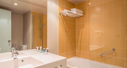 Mercure Parc Du Coudray Room Type - Classic room with 1 double bed