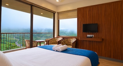 ROYALE BY HONEYCOMB Room Type - Nest Room with Balcony & Mountain View ROYALE BY HONEYCOMB Room Type - Nest Room with Balcony & Mountain View
