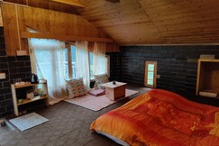 Dhauladhar Woodhouse Homestay