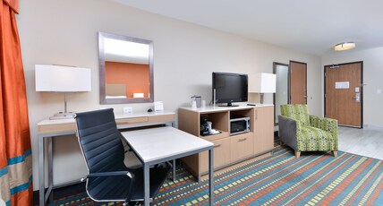 Holiday Inn Express Bernalillo Room Type - 1 King Standard