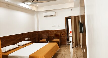 VELAVAN HERITAGE  INN Room Type - Deluxe Ac Room