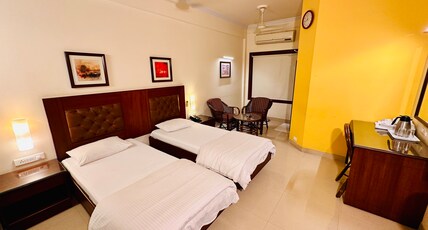 Hotel Bombay Inn Room Type - Deluxe Room (Queen Or Twin, based on occupancy)