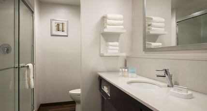 Hampton Inn by Hilton Kernersville Room Type - KING ROOM W FRIDGE NS