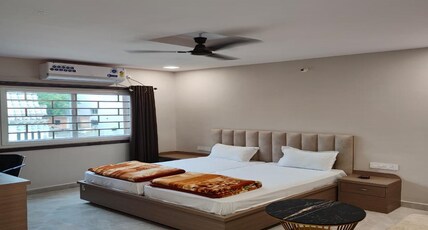 Hotel Mid Town Room Type - Deluxe King Bed Room