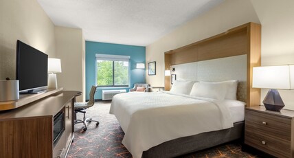 Holiday Inn Cheshire - Southington Room Type - 1 King Standard Mobility Accessible Roll In Shower Holiday Inn Cheshire - Southington Room Type - 1 King Standard Mobility Accessible Roll In Shower