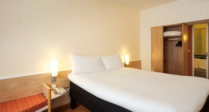 Ibis Budapest City Room Type - Room with 1 double bed equipped with the new bedding Ibis Budapest City Room Type - Room with 1 double bed equipped with the new bedding