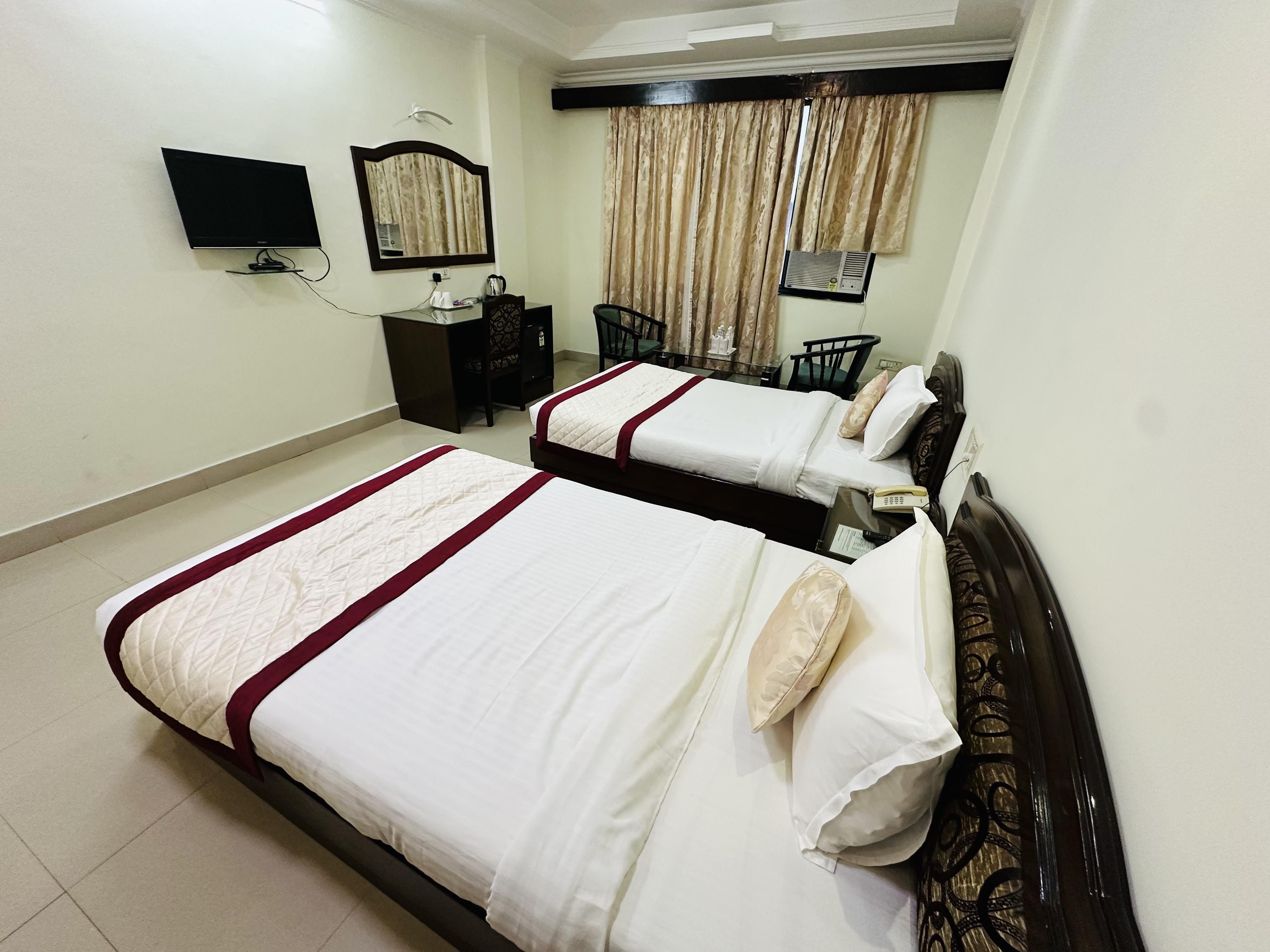 Bodhgaya Regency Hotel - 600 Metre from Mahabodhi Temple - Tap to explore photos