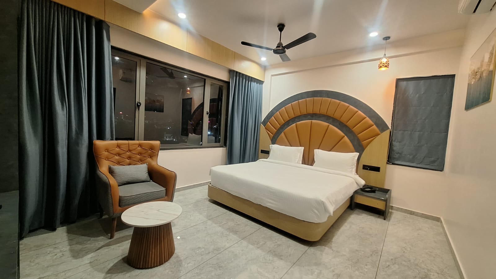 White Panda Hotels SHREE RADHE DWARKA - Tap to explore photos