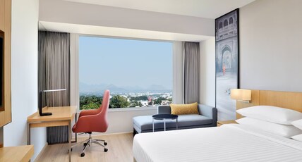 Courtyard by Marriott Nashik Room Type - Guest Room King Bed City View