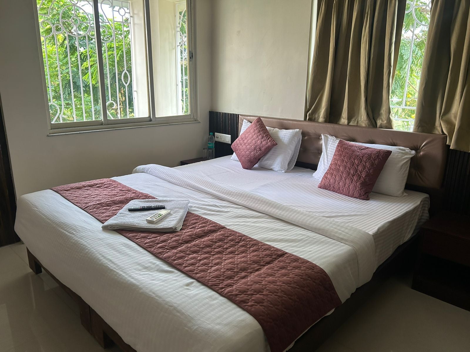 Chopsons Parc - Luxury Homestay - Tap to explore photos