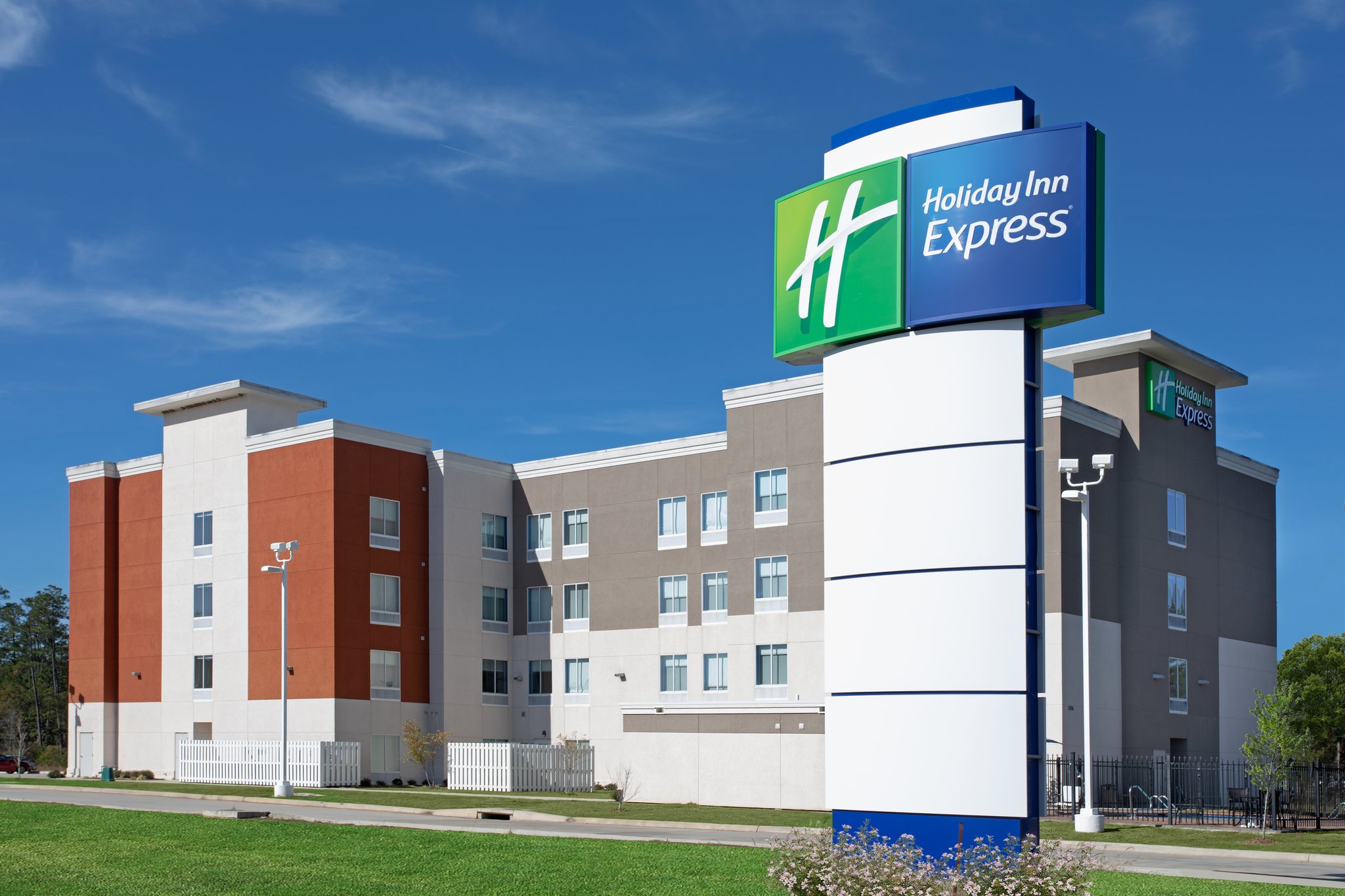 Holiday Inn Express SLIDELL - Tap to explore photos