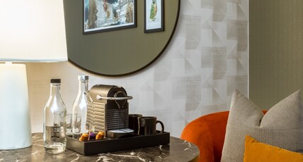 voco CHICAGO DOWNTOWN, an IHG hotel Room Type - 2 Queen Premium Mobil Access Roll Shwr voco CHICAGO DOWNTOWN, an IHG hotel Room Type - 2 Queen Premium Mobil Access Roll Shwr