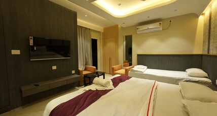 Hotel Seagull Room Type - Deluxe Classic Triple Bed Varanda Room