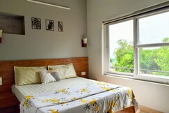 Secluded 1bhk w/ Full Kitchen - The Chirping Nest