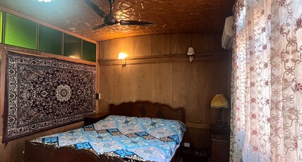 Houseboat New Light Room Type - Bedroom 1