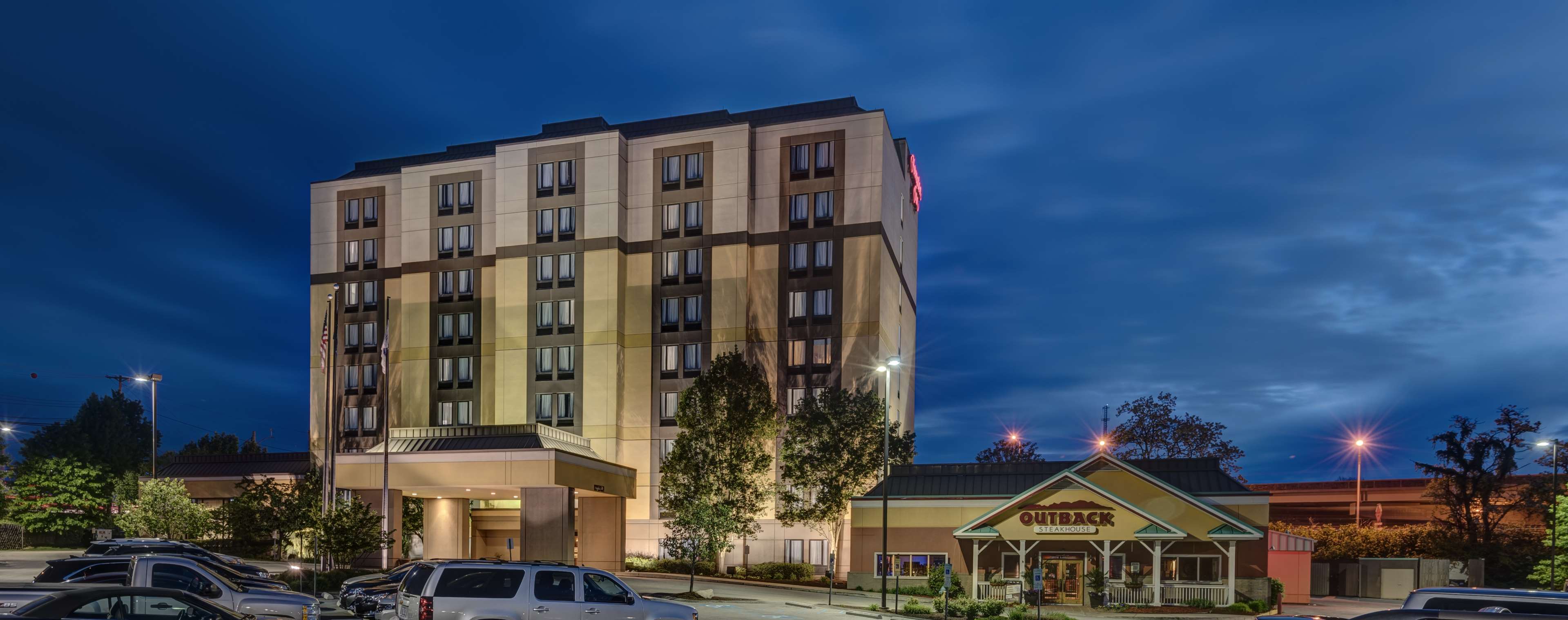 Hampton Inn by Hilton Pittsburgh/Monroeville - Tap to explore photos