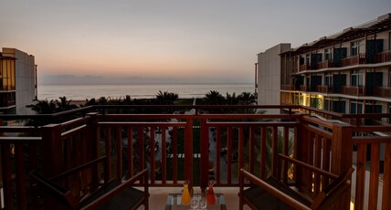Crowne Plaza DUQM Room Type - 1 King Standard Pool View with Balcony