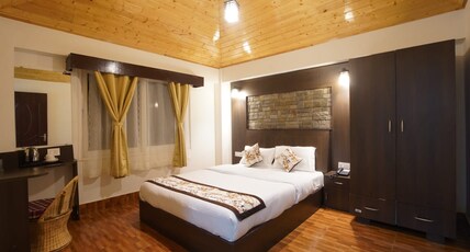 Ratna Vajra Vatika Room Type - PREMIUM DOUBLE ATTIC GARDEN VIEW ROOM