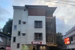 Redbell Suites - 50 Meter from Kottakkal Aryavaidyasala