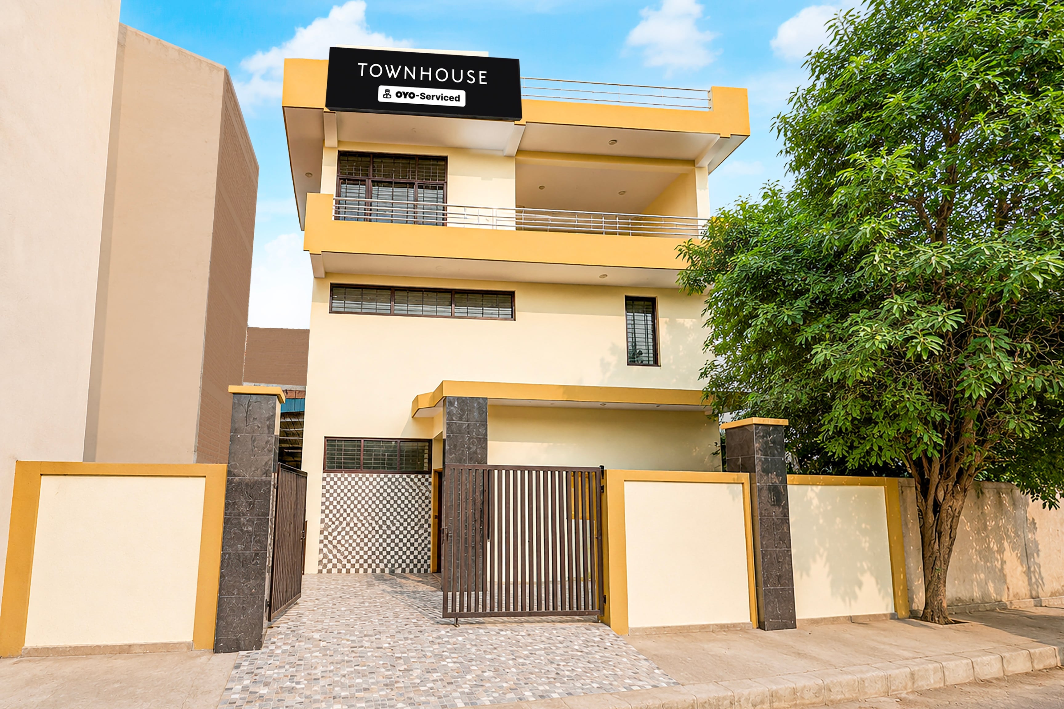 Super Townhouse Sector 13 Gurgaon - Tap to explore photos