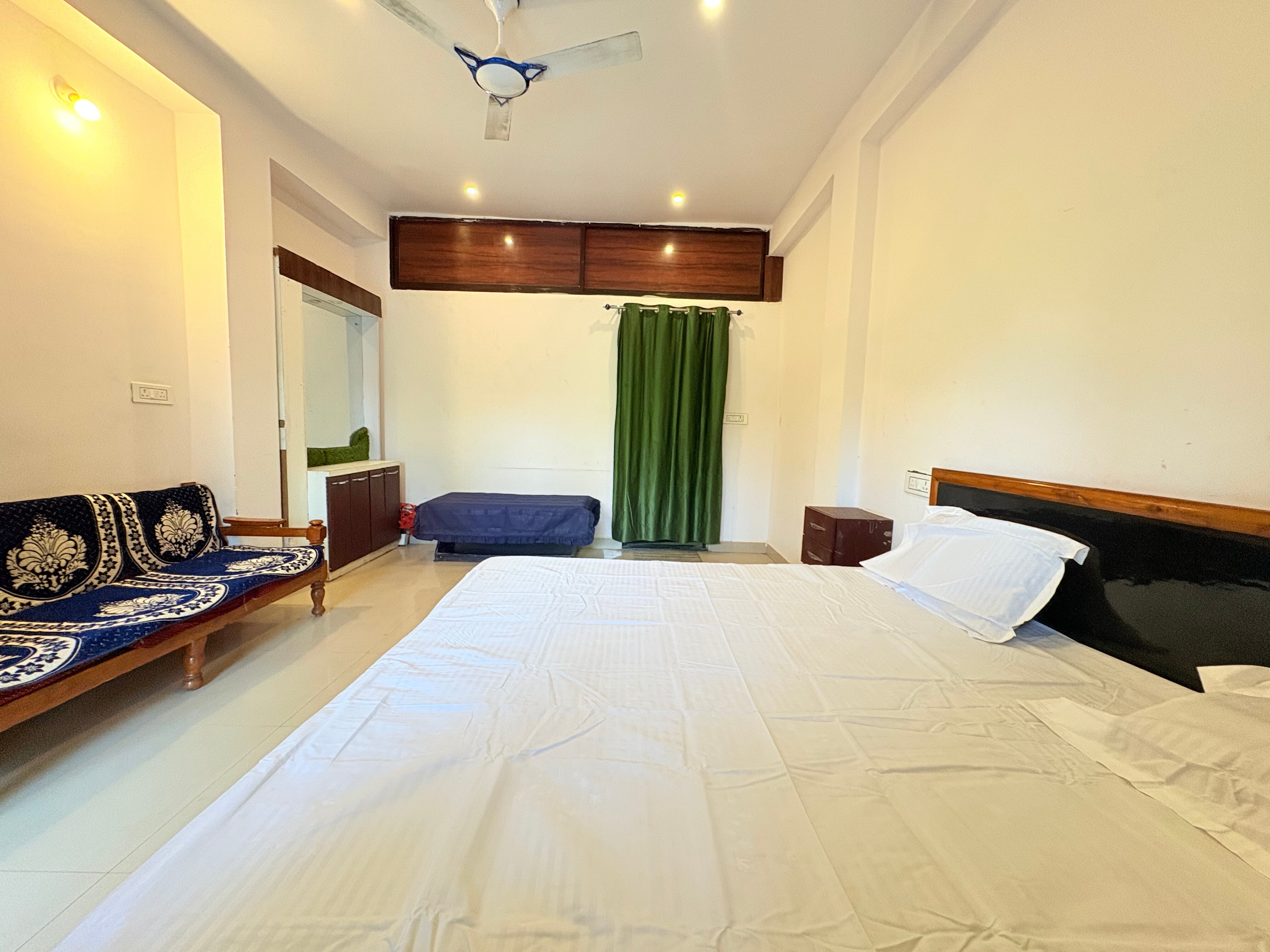 Shiv heaven - Tap to explore photos