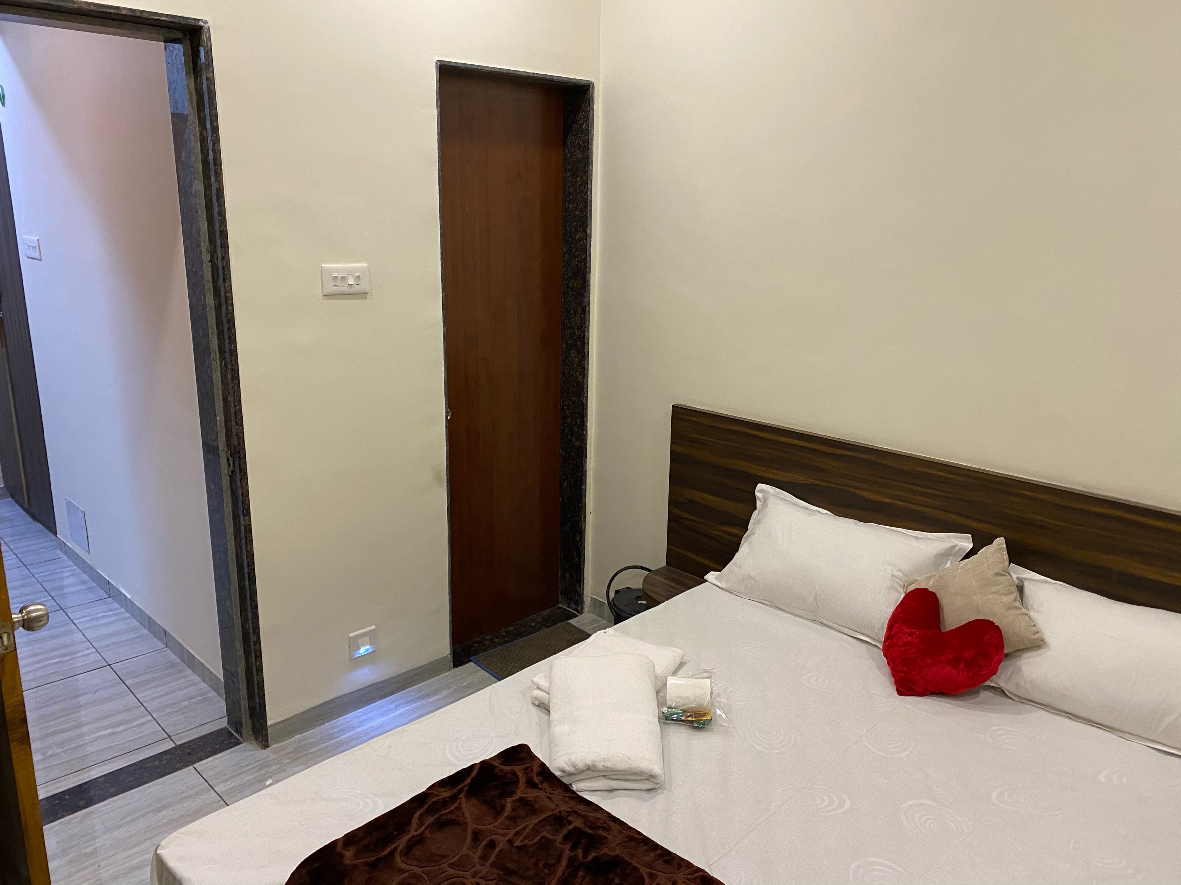 Galaxy Residency, Panchgani - Tap to explore photos