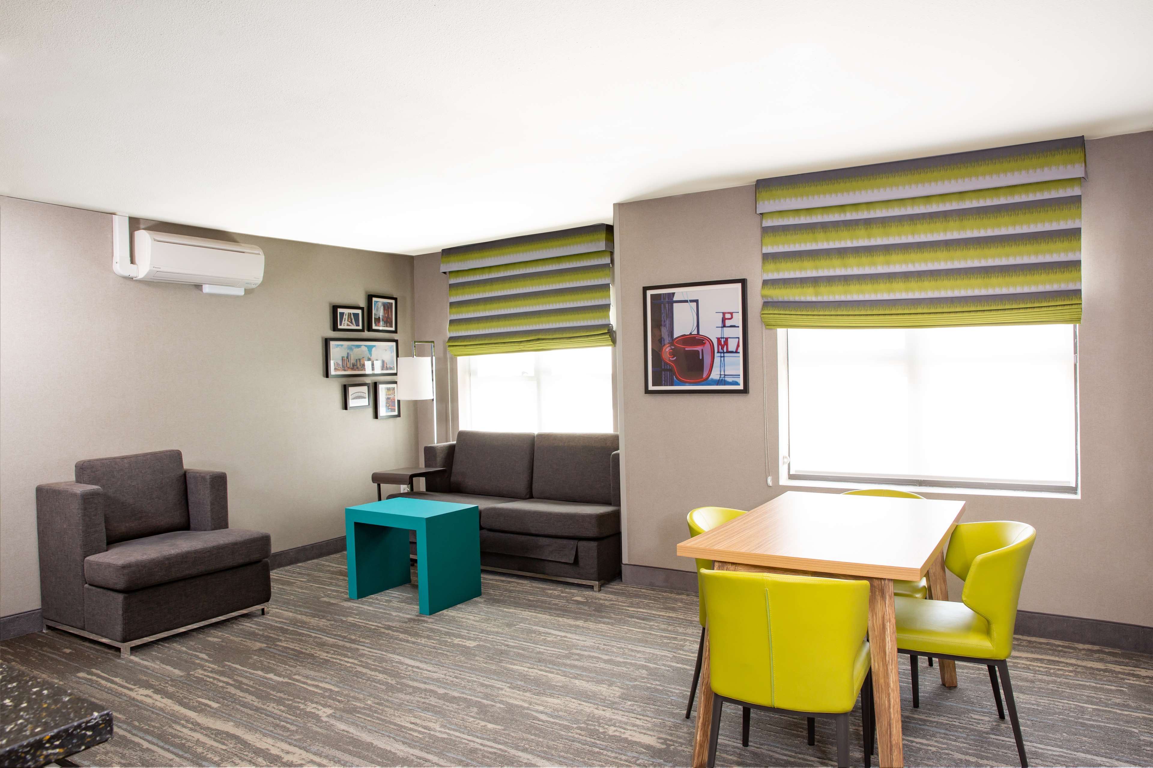 Hampton Inn & Suites by Hilton Seattle-Downtown - Tap to explore photos