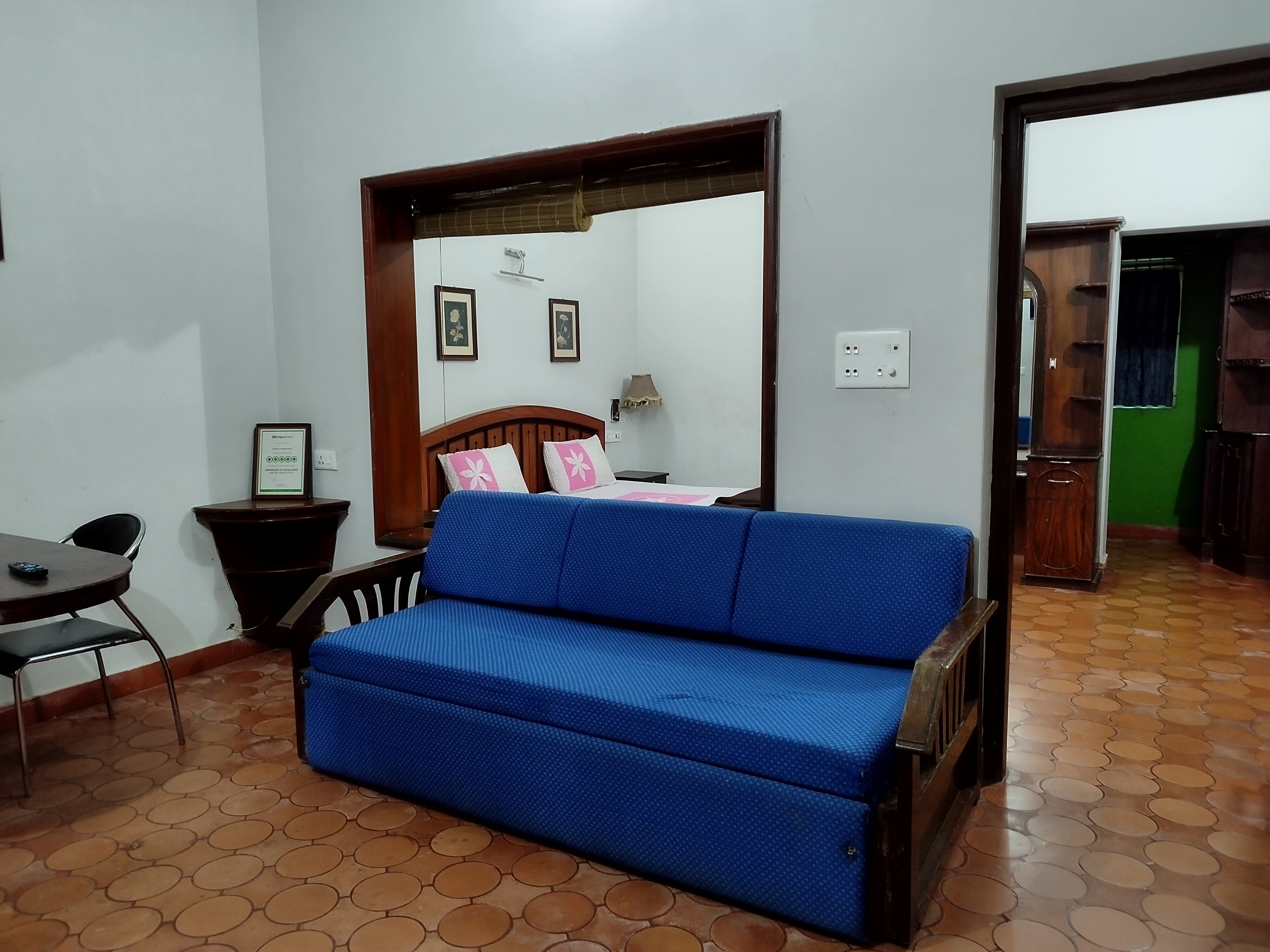 Rainbow Homestay | Rooms & Guided Treks - Tap to explore photos