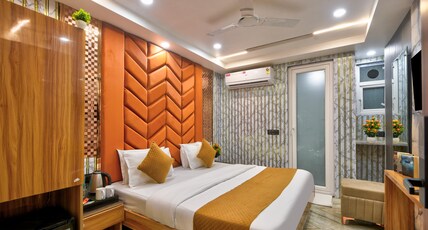 Hotel Sona Deluxe @ 2 min walk from New Delhi Railway Station Room Type - Family Suite Room with Smart TV