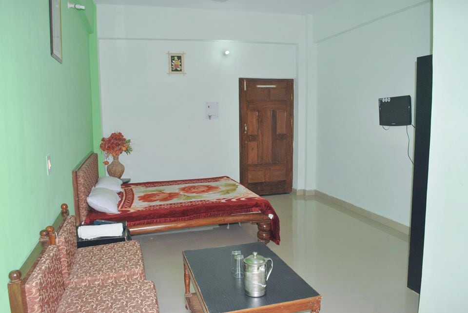 Hotel bindu - Tap to explore photos