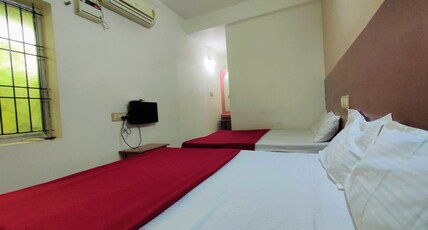 Royal Residency Room Type - Delxue Family Room AC