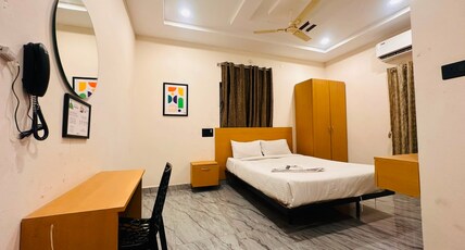 FabHotel SB Palace Room Type - Deluxe Room
