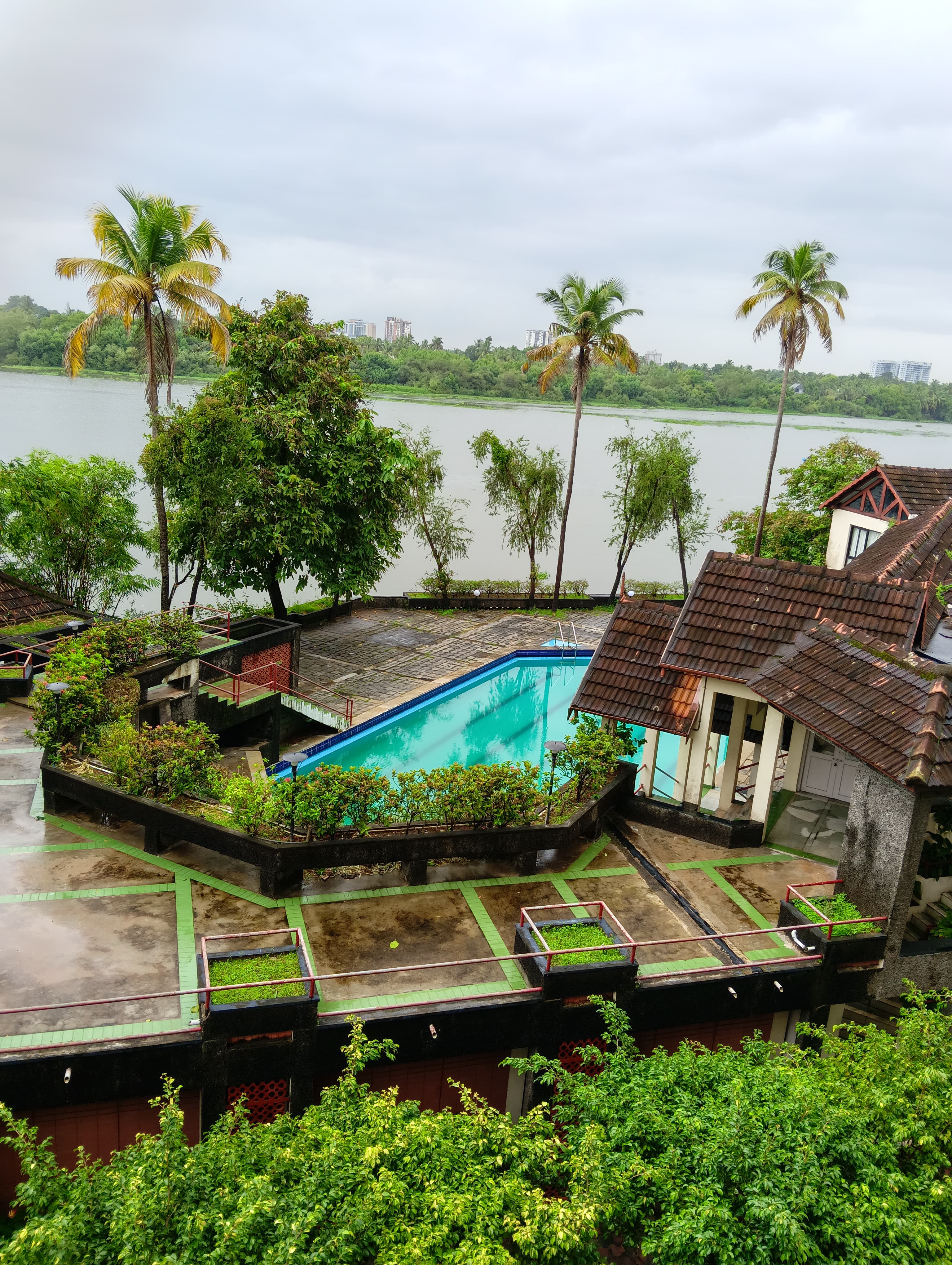 Waterfront 3BHK Apartment , Cochin - Tap to explore photos