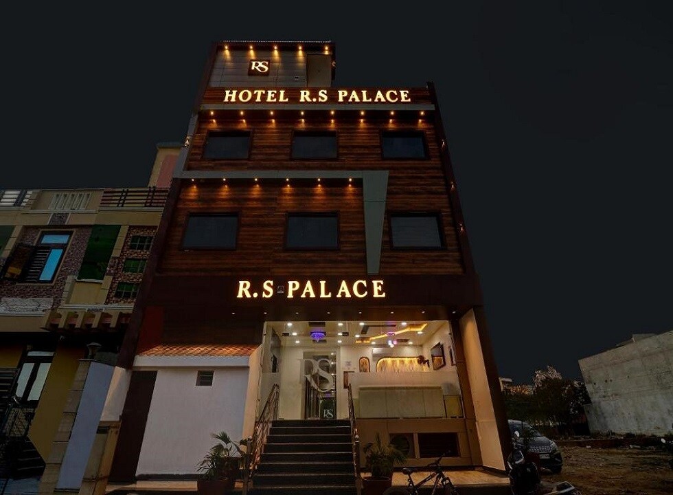 HOTEL R S PALACE - Tap to explore photos