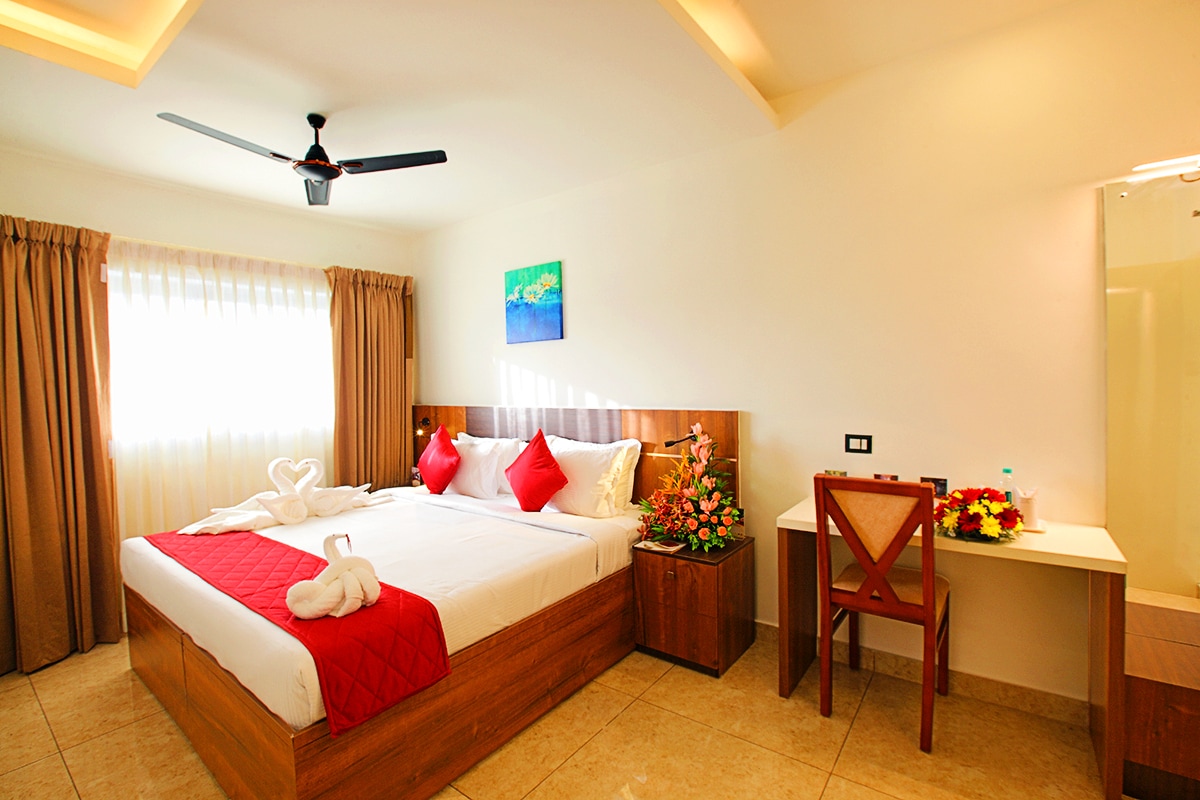 Hotel Thamburu International - Tap to explore photos