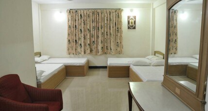 Mahalakshmi Comforts Mysore Room Type - Nine Bed Standard family room