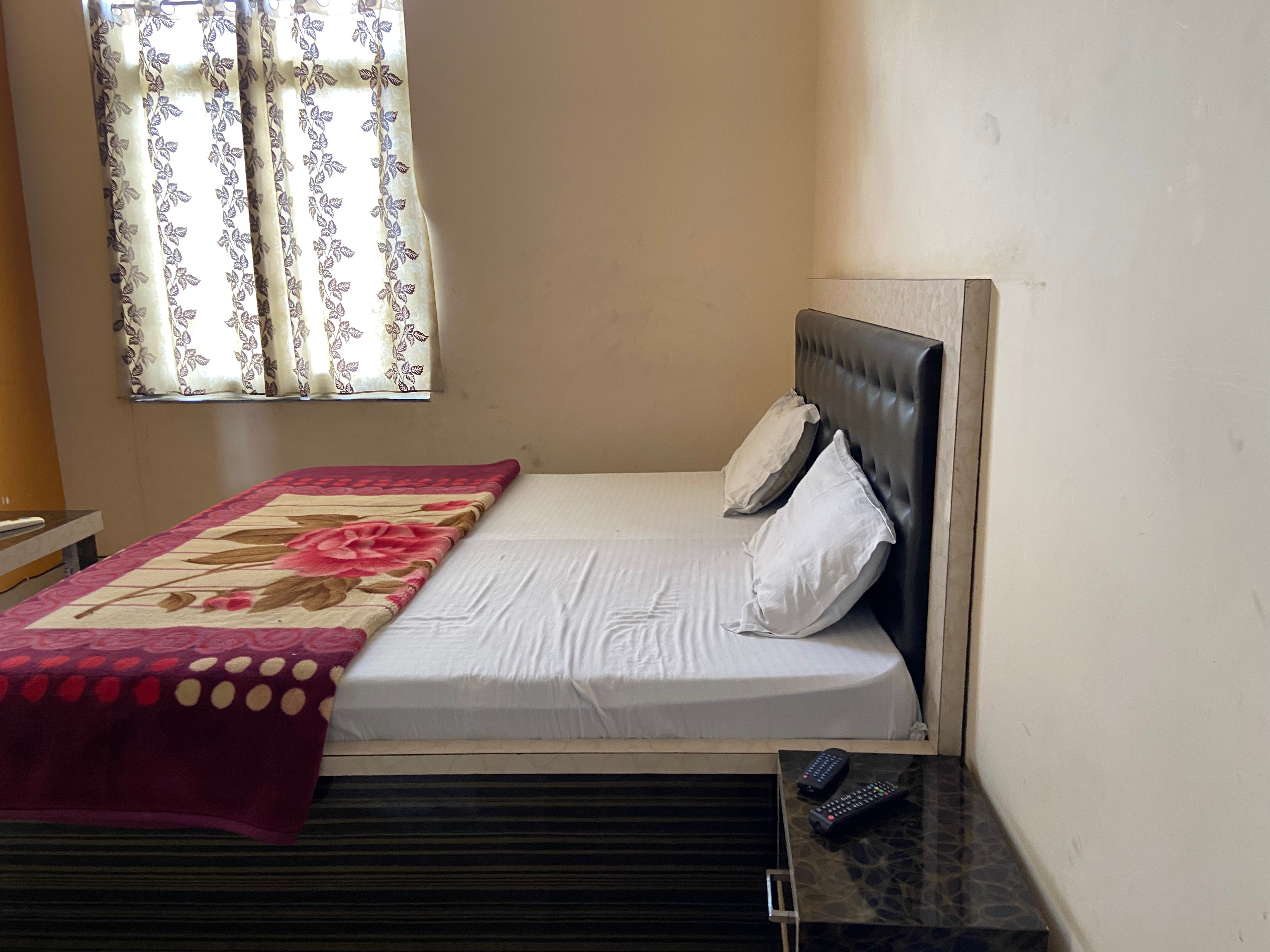 Raj Chidiya Hotel - Tap to explore photos