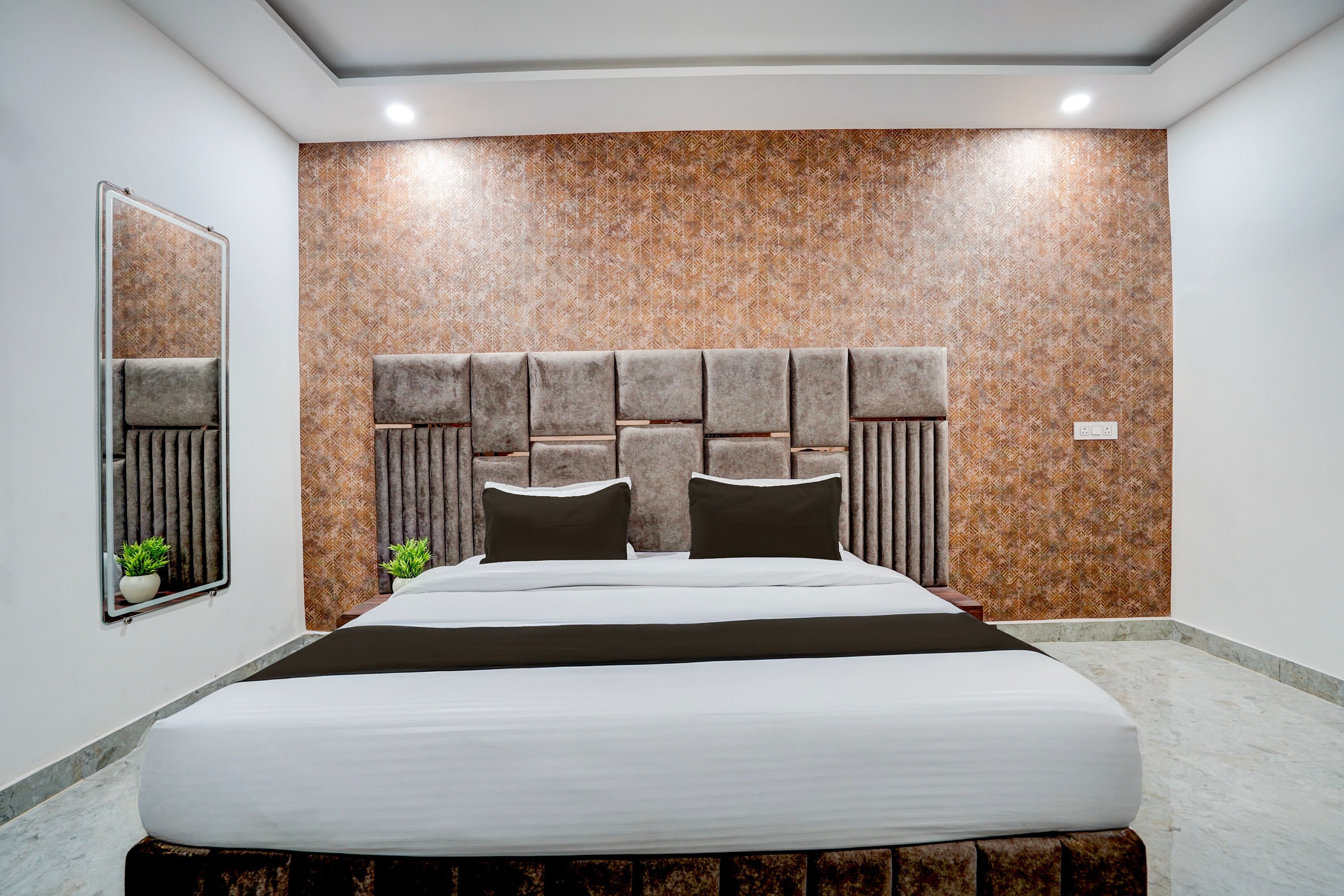 OYO Hotel O Civil lines Bareilly Formerly Neelam Inn - Tap to explore photos