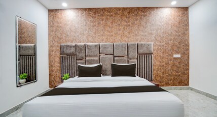 OYO Hotel O Civil lines Bareilly Formerly Neelam Inn Room Type - Premium